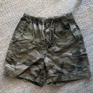 Aritzia TNA Cargo Women’s Shorts